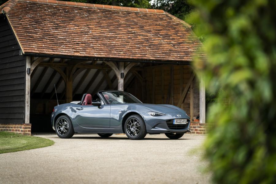  Mazda MX-5 R-Sport (ND) 2020 года  (UK) (фото 34 из 86)